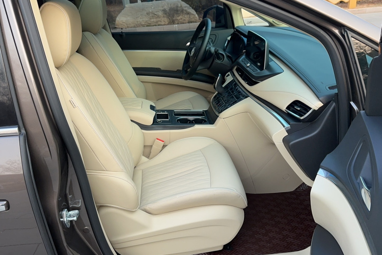 别克GL8 2023款 改款 陆上公务舱 豪华型中控内饰7001