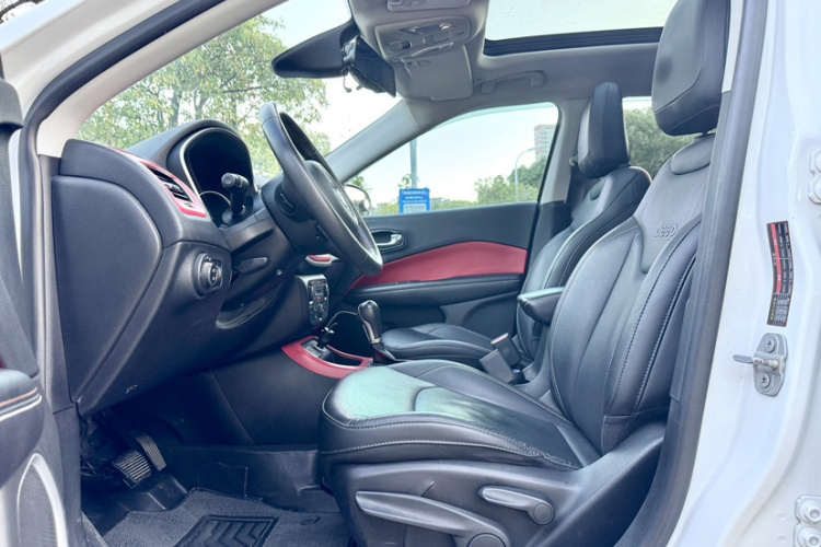 Jeep 指南者 2017款 200T 自动家享版中控内饰7003