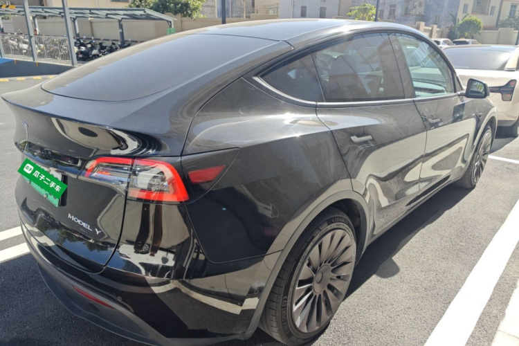 特斯拉 Model Y 2022款 改款 后轮驱动版车身外观7