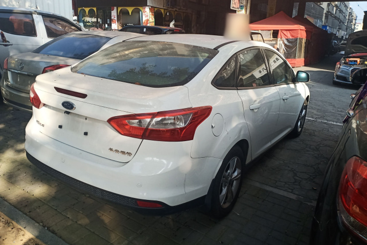 福特 福克斯 2012款 三厢 1.6L 自动风尚型车身外观7