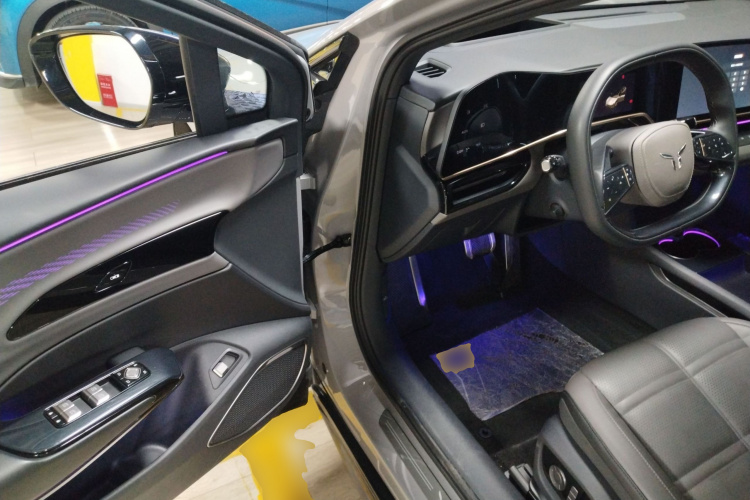 红旗EH7 2024款 760 Pro+ 四驱荣耀版中控内饰20