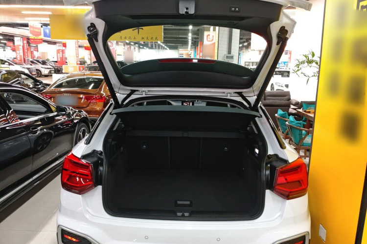 奥迪Q2L 2024款 35TFSI 时尚致雅型机舱底盘23