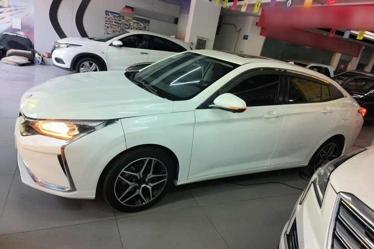 东风风神 奕炫 2021款 230T 自动追影版车身外观6003