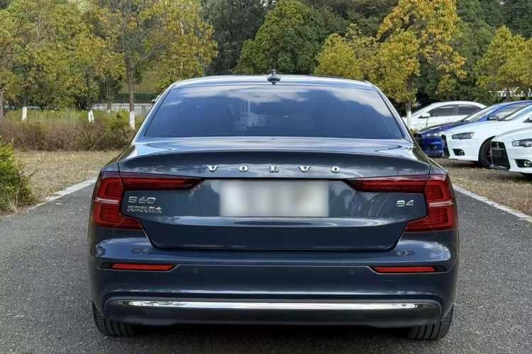 沃尔沃S60 2023款 B4 智逸豪华版车身外观6005