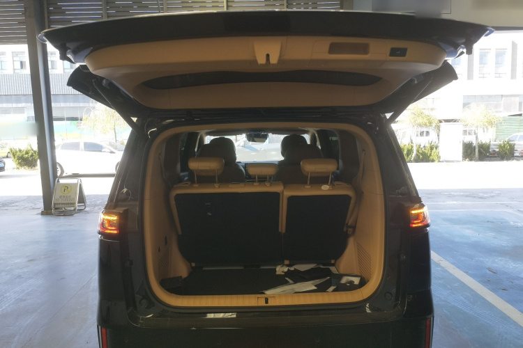 岚图汽车 岚图梦想家 2025款 PHEV 四驱旗舰乾崑版局部细节23