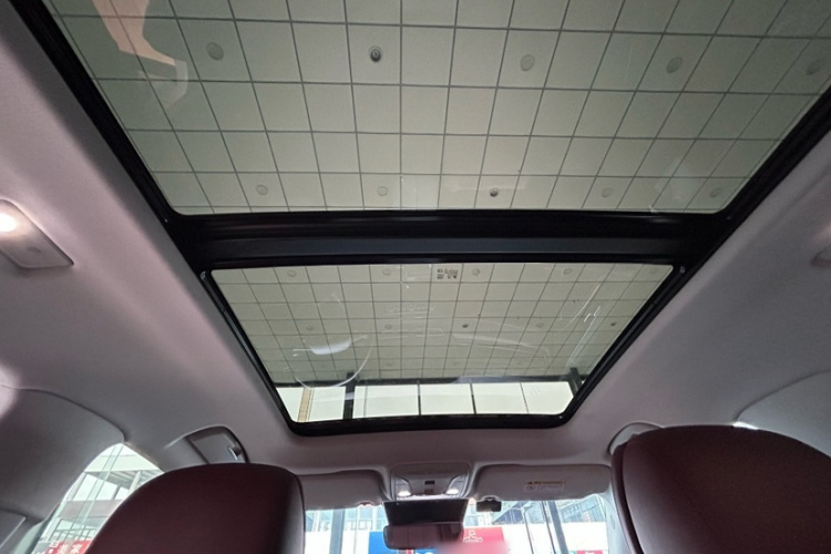 红旗HS5 2023款 2.0T 四驱旗享Pro版中控内饰7004