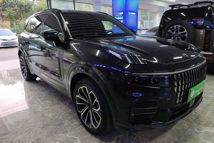 领克09 EM-P 2023款 2.0TD EM-P 远航版PM 六座车身外观3