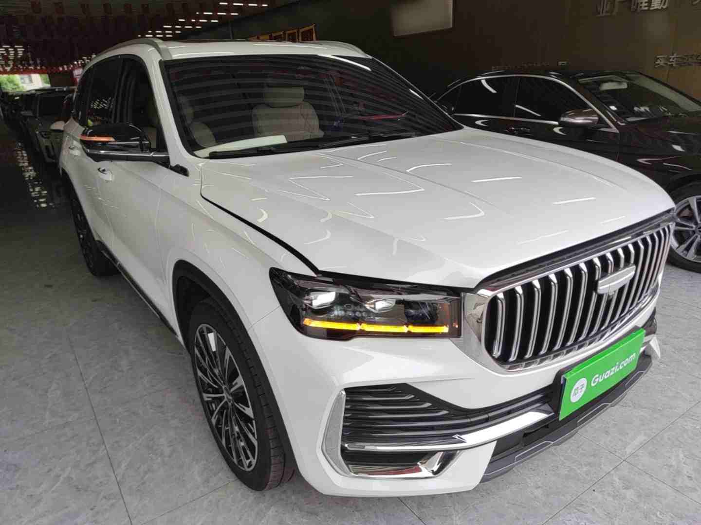 车辆右前45度外观展示