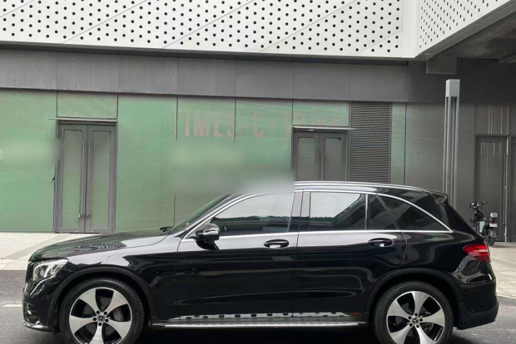 奔驰GLC 2018款 GLC 300 4MATIC 动感型车身外观6009