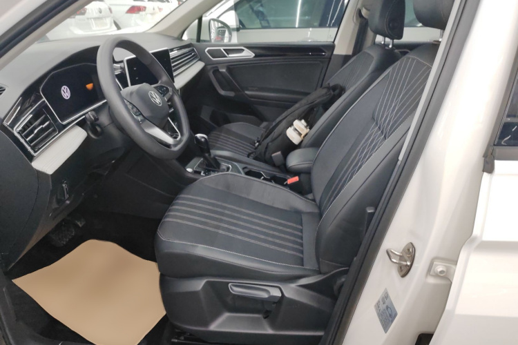 大众 途观L 2022款 330TSI 自动两驱舒享版中控内饰19