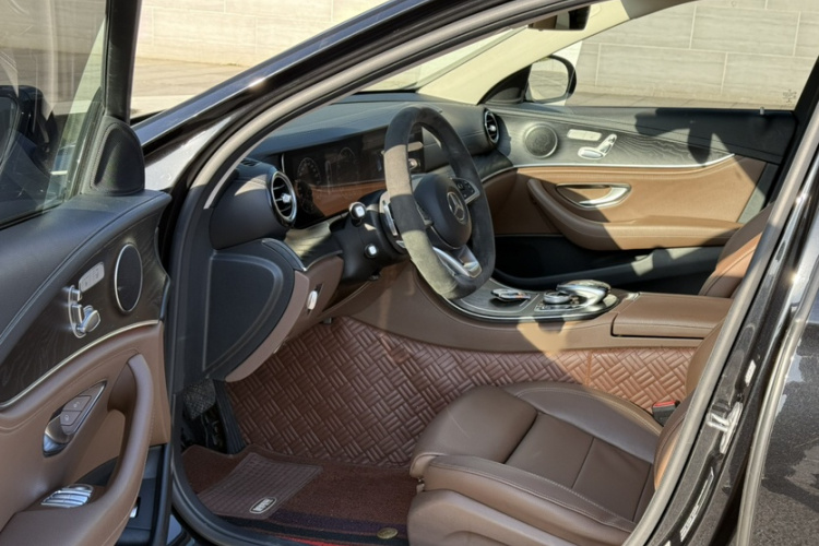 奔驰E级 2018款 E 200 L 运动型 4MATIC中控内饰7004