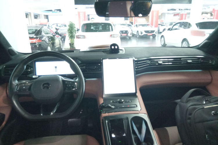 蔚来EC6 2022款 75kWh 运动版中控内饰7002