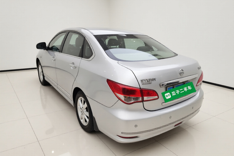 日产 轩逸 2012款 经典 1.6XE 手动舒适版车身外观5