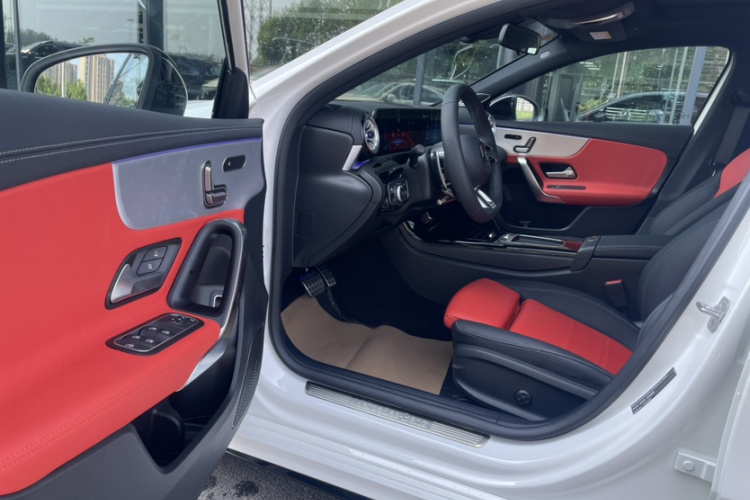 奔驰A级AMG 2025款 AMG A 35 L 4MATIC中控内饰7004