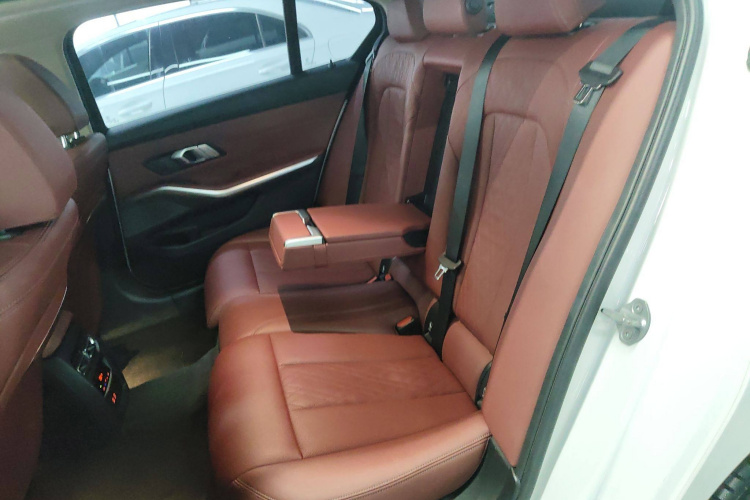 宝马3系 2023款 320Li M运动套装中控内饰7004