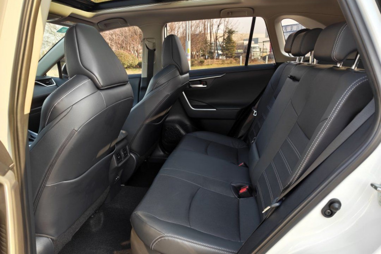 丰田 威兰达 2023款 双擎 2.5L E-CVT四驱尊贵版车身外观6004