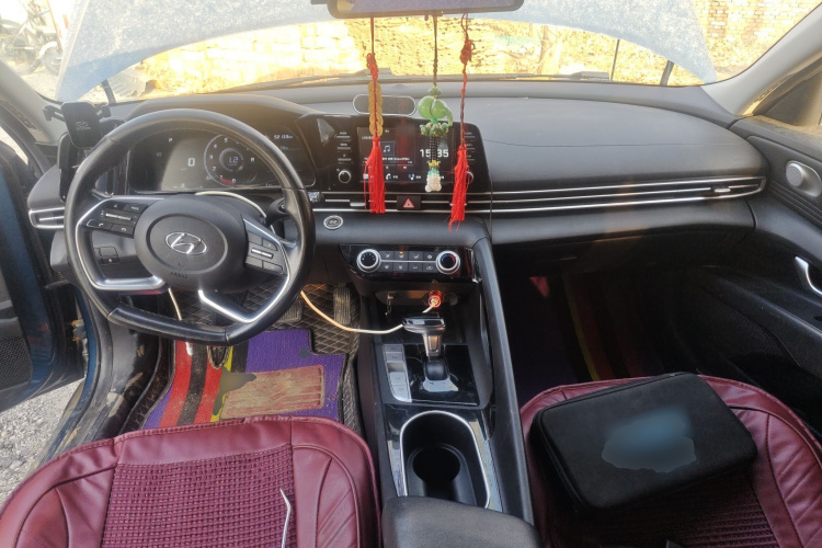 现代 伊兰特 2021款 1.5L CVT GLX精英版中控内饰12