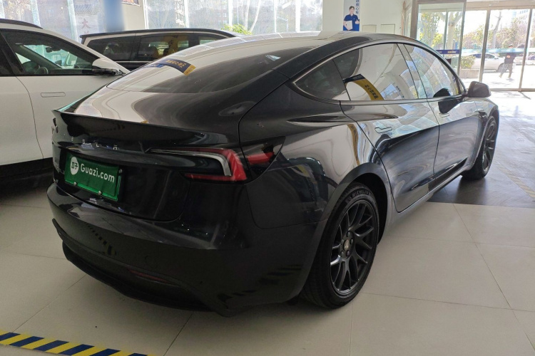 特斯拉 Model 3 2023款 后轮驱动版车身外观7