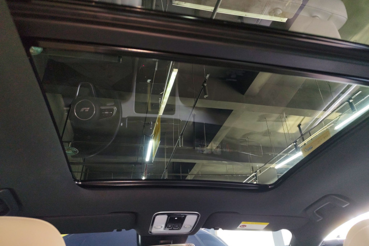 理想汽车 理想ONE 2021款 增程6座版中控内饰22