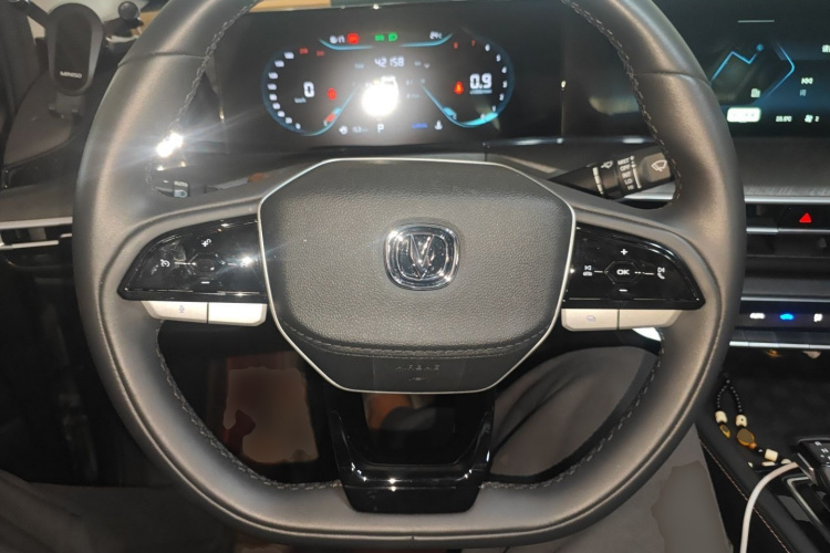 长安 逸动 2022款 PLUS 蓝鲸NE 1.4T GDI DCT尊贵版中控内饰13