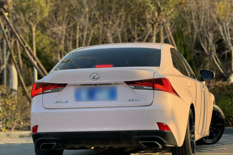 雷克萨斯IS 2017款 300 F SPORT版车身外观6010