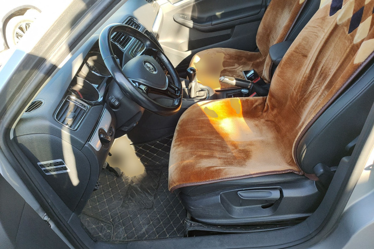 大众 速腾 2015款 1.6L 手动舒适型中控内饰19