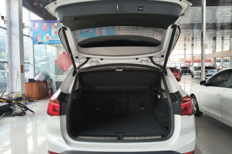 宝马X1 2019款 sDrive20Li 领先型机舱底盘23
