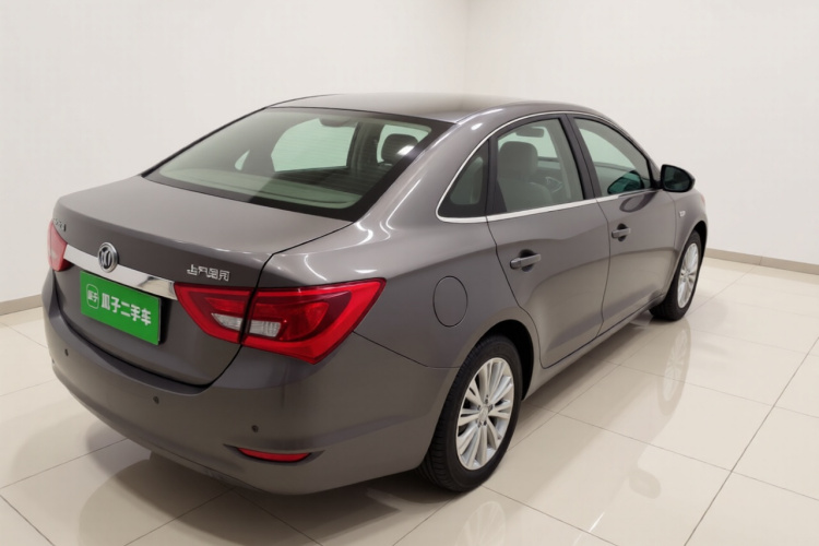 别克 英朗 2016款 15N 自动精英型车身外观7