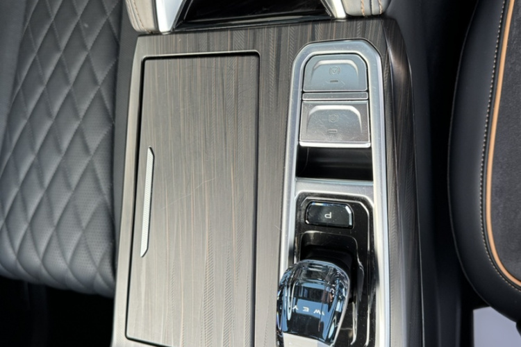 魏牌 拿铁DHT 2022款 1.5T DHT超大杯中控内饰7009