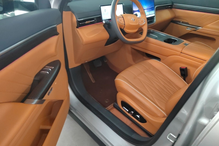 东风奕派 eπ008 2025款 210Ultra增程版 5座中控内饰7001