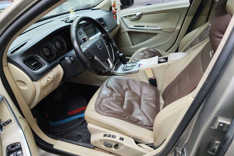 沃尔沃S60(进口) 2012款 T5 智尊版中控内饰7003