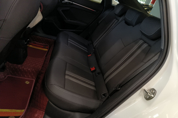 奥迪A3 2024款 A3L Limousine 35 TFSI 时尚运动型中控内饰21