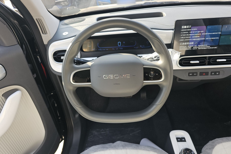 吉利银河 2025款 210km 熊猫卡丁中控内饰13