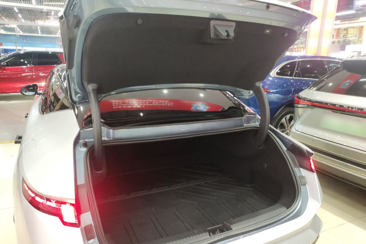 领克Z10 2024款 95kWh 702km四驱智驾Ultra机舱底盘23