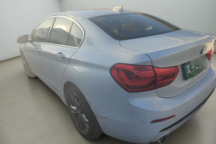 宝马1系 2018款 118i 运动型车身外观5