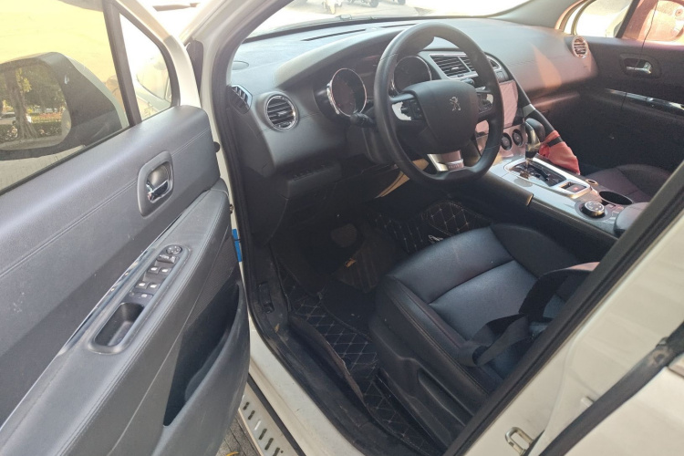 标致3008 2016款 1.6THP 自动经典版中控内饰20