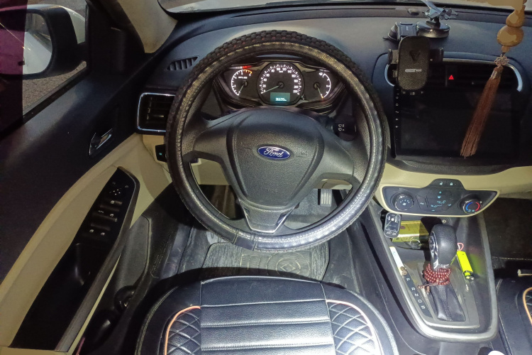 福特 福睿斯 2017款 改款 1.5L 自动舒适型中控内饰13