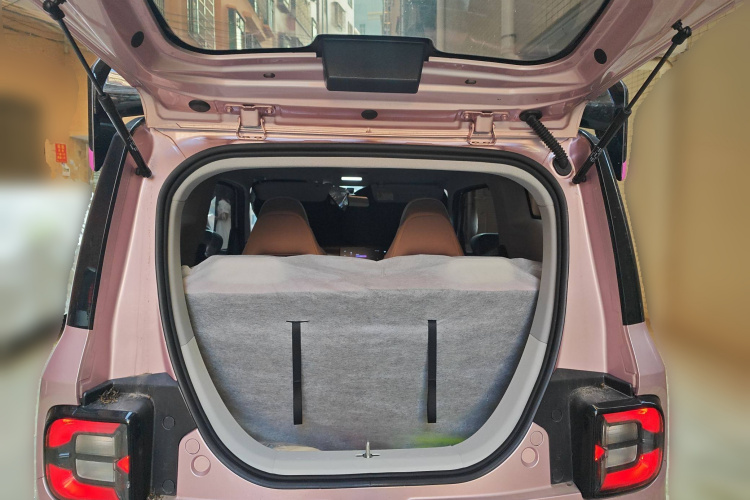 吉利银河 2025款 210km 熊猫卡丁中控内饰23