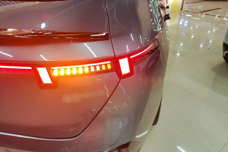 领克07 2024款 EM-P 126长续航 Ultra车身外观9