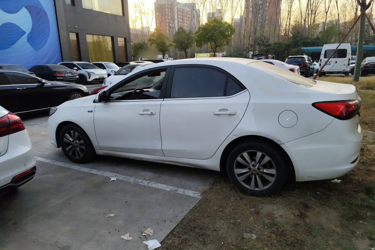 荣威360 2018款 PLUS 1.5L 自动尊享版车身外观4