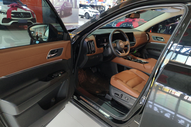 日产 探陆 2024款 380VC-TURBO 四驱智驾版 6座中控内饰20