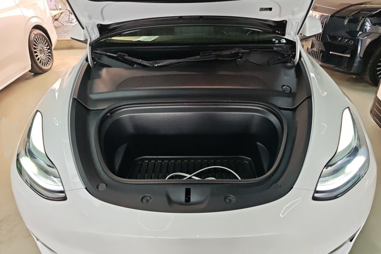 特斯拉 Model Y 2024款 Performance高性能版机舱底盘24