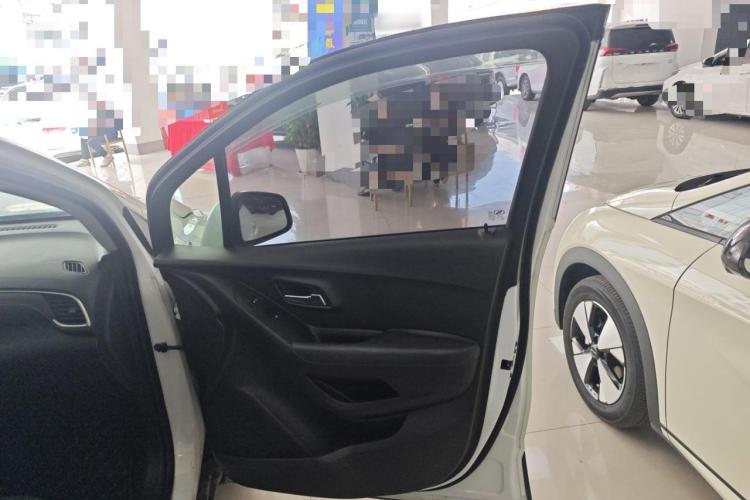 雪佛兰 创酷 2018款 330T 自动两驱精英型中控内饰7005