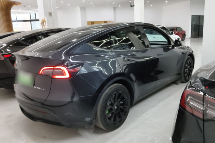 特斯拉 Model Y 2024款 长续航全轮驱动版车身外观7