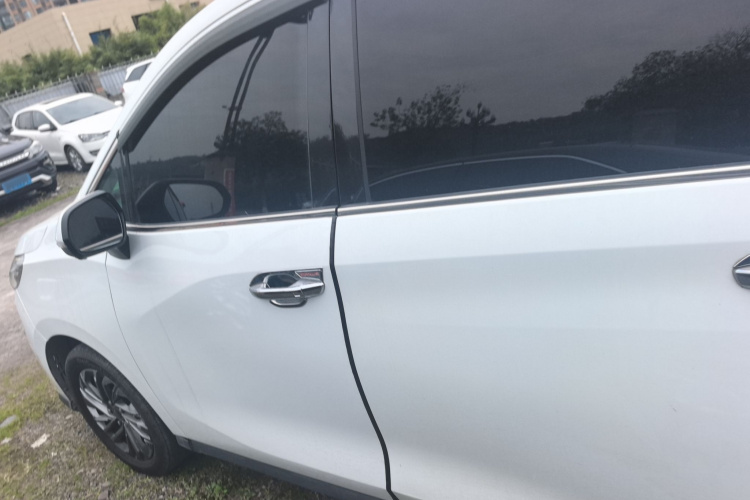 上汽大通MAXUS 大通G50 2020款 1.5T 自动豪华版车身外观4