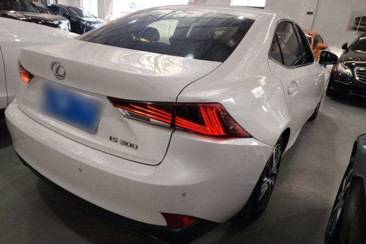 雷克萨斯IS 2017款 300 锋尚版车身外观6005