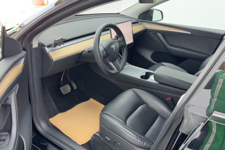 特斯拉 Model Y 2021款 标准续航后驱版中控内饰7009