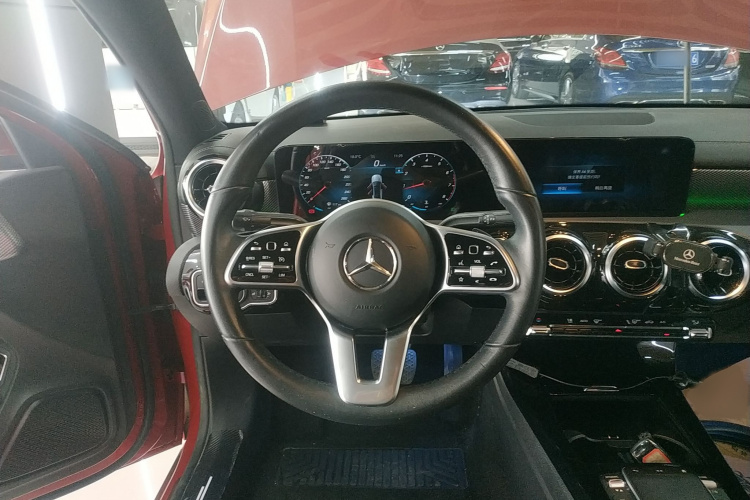 奔驰A级 2020款 改款二 A 180 L 运动轿车局部细节13