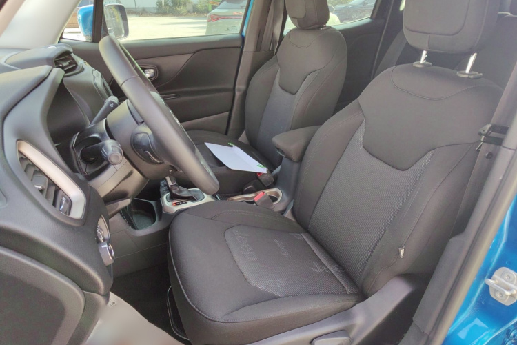 Jeep 自由侠 2017款  180T 自动劲能版局部细节19