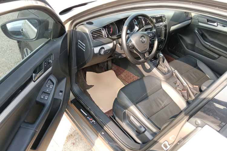 大众 速腾 2017款 1.6L 自动舒适型中控内饰20